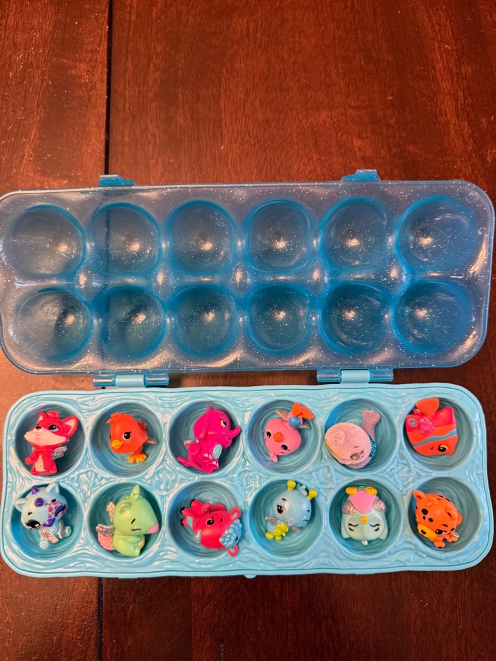 Hatchimals Blue Egg Carton Case with 12 Colorful Mini Animal Figures. - Picture 3 of 6